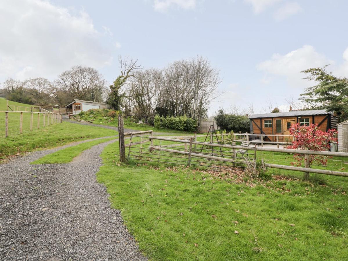Railway Carriage Villa Abergavenny Exteriör bild